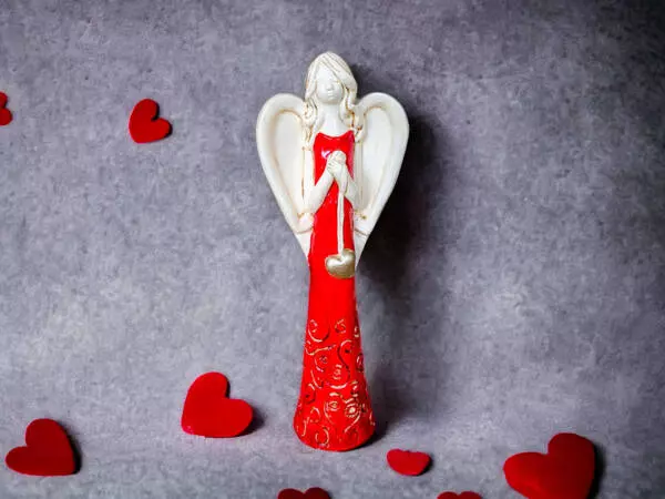 Angel with heart - red -  35 x 15 cm decorative figurine 