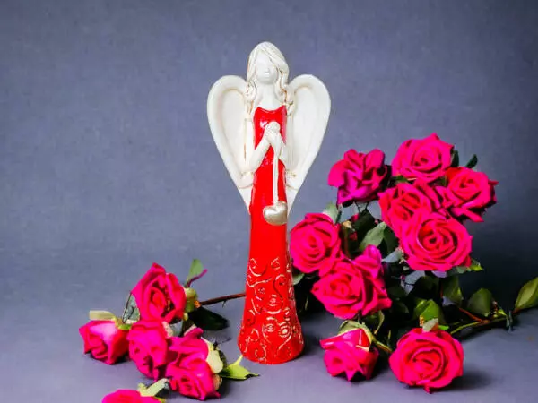 Angel with heart - red -  35 x 15 cm decorative figurine 